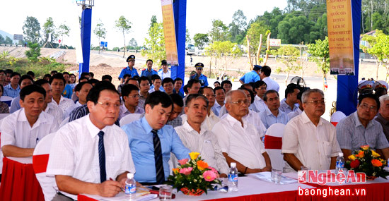 Các đại biểu Cục Đường thủy nội địa Việt Nam, lãnh đạo tỉnh tham dự buổi lễ