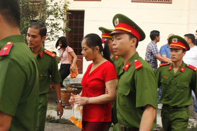 Hoa hau quy ba lua dao hang trieu USD linh 15 nam tu hinh anh 1