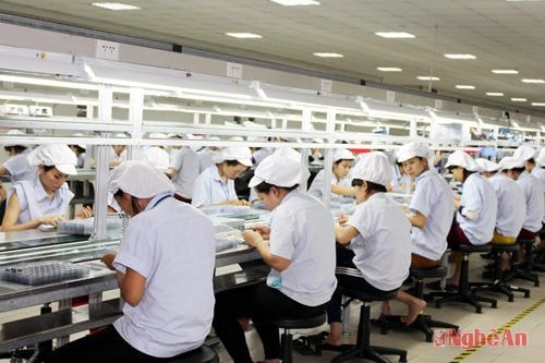 Sản xuất linh kiện tại nhà máy BSE, Hàn Quốc thuộc Khu CN Nam Cấm.