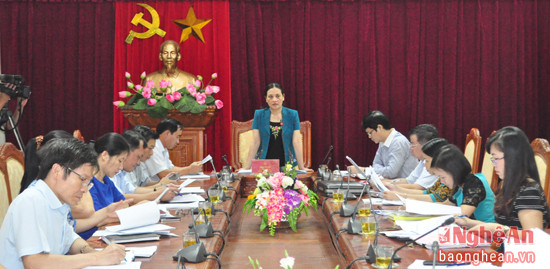 Đồng chí Cao Thị Hiền - Ủy viên Ban Thường vụ Tỉnh ủy, Phó Chủ tịch HĐND tỉnh chủ trì hội nghị