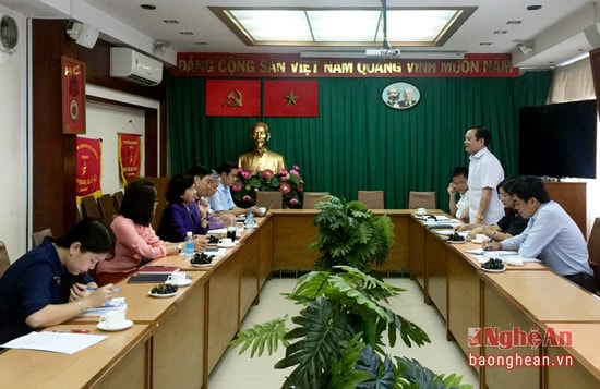 Lãnh đạo 2 ban trao đổi kinh nghiệm, nghiệp vụ công tác tuyên giáo .