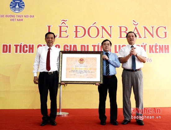 The certificate was conferred to recognize The Canals of The Anterior Le Dynasty as National relic site.