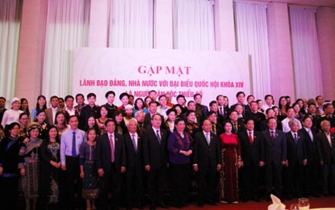 lãnh đạo Đảng, nhà nước chụp ảnh lưu niệm với Đoàn đại biểu 