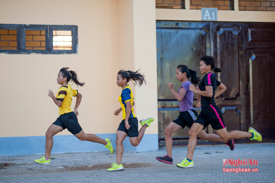 Tham gia Hội khoẻ phù đổng toàn quốc lần thứ 9, điền kinh Nghệ An có 32 tham dự thi đấu ở các nội dung chạy 100m, 400m, 800m …