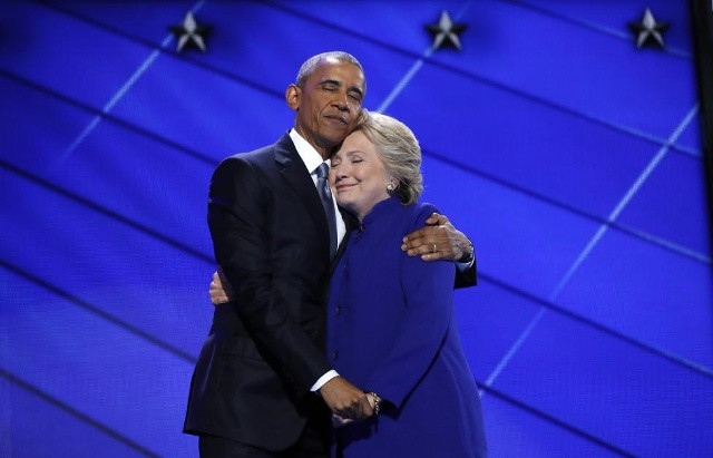 Ứng viên tổng thống đảng Dân chủ Hillary Clinton và đương kim Tổng thống Mỹ Barack Obama. Ảnh: Reuters.