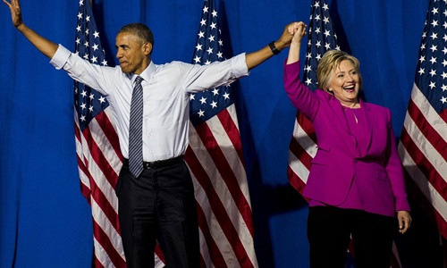 Tổng thống Mỹ Barack Obama và bà Hillary Clinton cùng xuất hiện trong buổi vận động tranh cử tại thành phố Charlotte, bang Bắc Carolina ngày 5/7. Ảnh: Washington Post.
