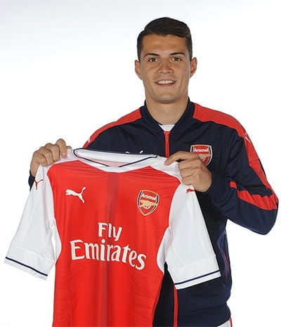 arsenal-tung-co-trang-tren-san-chuyen-nhuong
