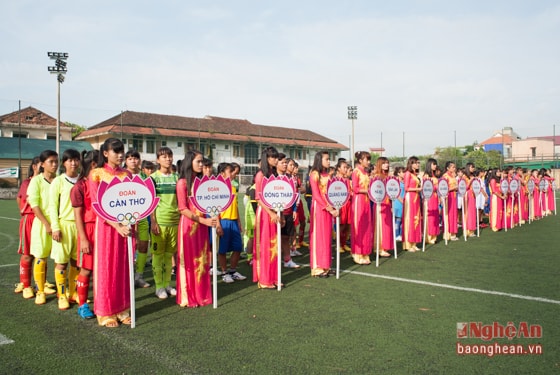 14 đội bóng tranh tài ở Vòng chung kết môn bóng đá nữ THPT Hội khỏe Phù Đổng toàn quốc năm 2016.