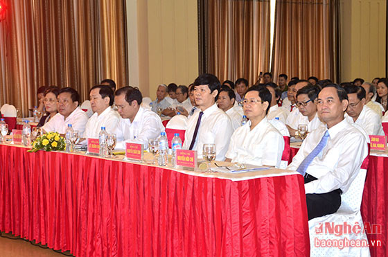 Các đồng chí lãnh đạo Bộ Tài chính, tỉnh Nghệ An và Hà Tĩnh dự buổi lễ.