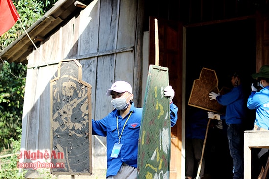 Tham gia hoạt động tình nguyện hè tại xã Nga My (Tương Dương), với 20 tình nguyện viên của Đội sinh viên tình nguyện Nghệ An được sự giúp đỡ của chính quyền địa phương đã thực hiện được nhiều công việc ý nghĩa: