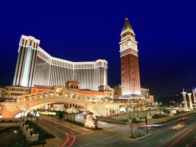Khu nghỉ dưỡng Venetian Macao, Macau, Trung Quốc: Đây là công trình có diện tích sàn lớn thứ 7 thế giới (980.000 m2), với chi phí xây dựng là 2,4 tỷ USD.