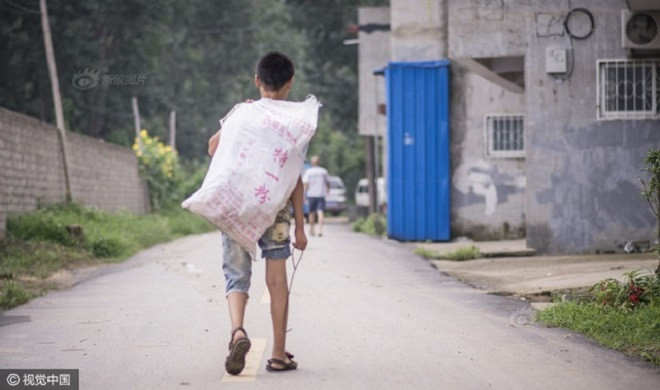 Mẹ kế của Wang là người rất chu đáo và tình cảm. Cuộc sống tưởng như sẽ bớt nặng nề hơn khi Wang có được tình yêu thương của mẹ kế, nhưng bi kịch một lần nữa lại xảy đến với gia đình cậu bé. Mẹ kế của Wang bị chẩn đoán mắc ung thư máu cấp tính.