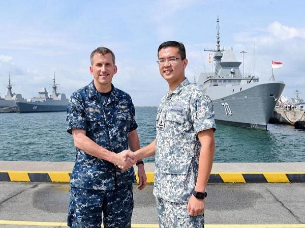 Mỹ và Singapore tập trận hải quân chung năm 2015.