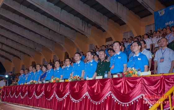 Các đại biểu Trung ương và tỉnh Nghệ An dự Lễ khai mạc.