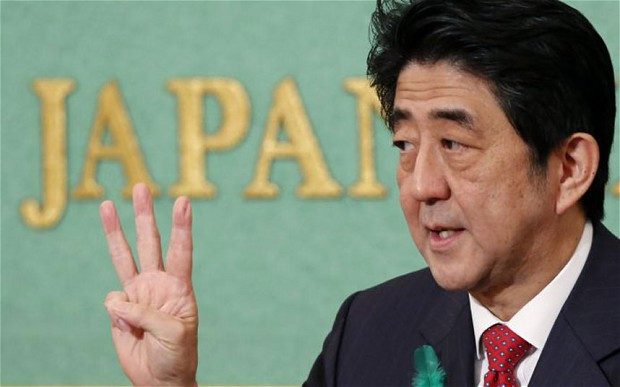 3 mục tiêu của chính sách Abenomics của Thủ tướng Abe là: nền kinh tế mạnh mẽ, hỗ trợ gia đình có trẻ em để tăng tỉ lệ sinh, và an sinh xã hội. Ảnh: Telegraph.
