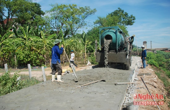 -Người dân xóm 13 Xã Thanh Lương- Thanh Chương tích cực xây dựng đường giao thông trong chương trình NTM.