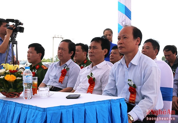 Lãnh đạo huyện Hưng Nguyên và các ngành dự lễ khởi công