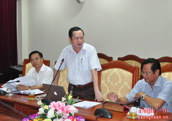 Đồng chí Lương Thanh Hải - Trưởng ban Dân tộc tỉnh phát biểu tại cuộc họp