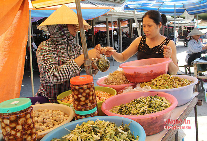 Gian hàng bán dưa của chỉ Nguyễn Thị Hằng ở chợ Vinh