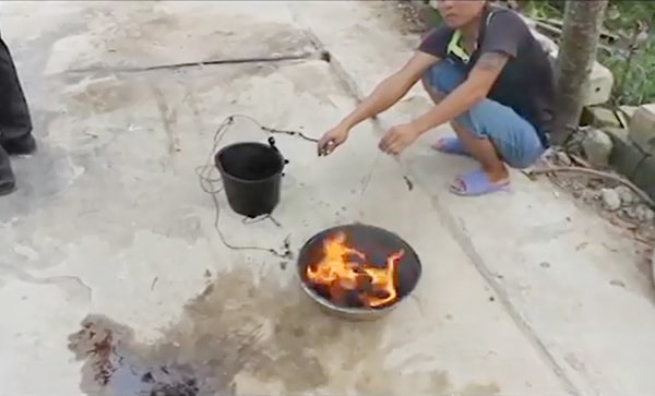 Nước giếng bốc cháy ngùn ngụt