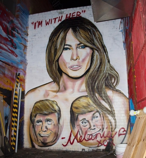 ... và cả vợ của ông, bà Melania Trump.