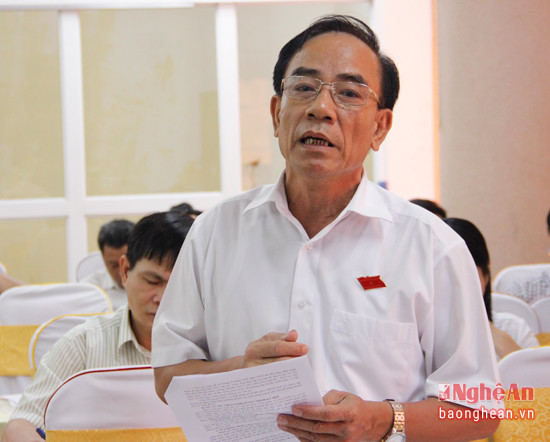 Đại biểu Trần Văn Hường băn khoăn về tình trạng chạy trường, chạy lớp ở các cấp học vẫn diễn ra trước mỗi năm học mới gây nên nhiều hệ lụy.