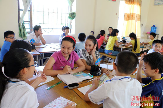 Một giờ học ở trường THCS thị trấn Cầu Giát (Quỳnh Lưu).