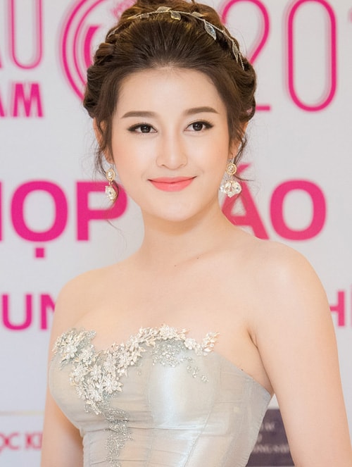 10-my-nhan-viet-trang-diem-dep-thang-7-4