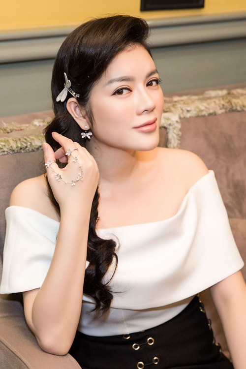 10-my-nhan-viet-trang-diem-dep-thang-7-6