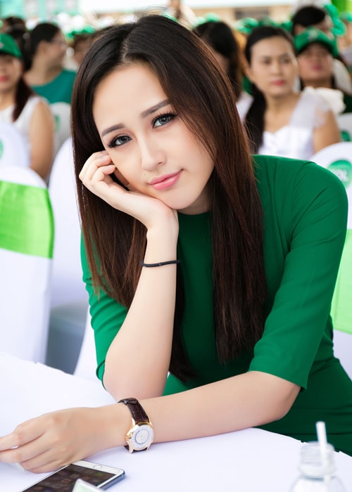 10-my-nhan-viet-trang-diem-dep-thang-7-7