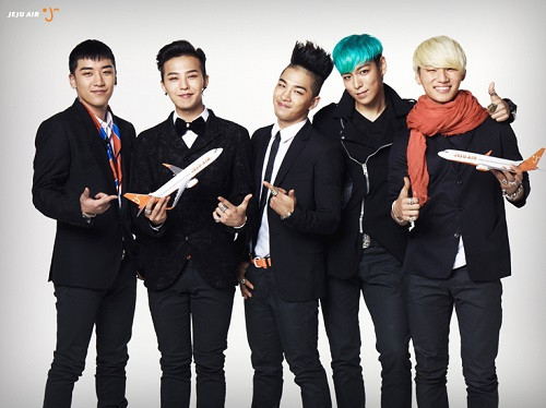 5 thành viên nhóm Big Bang trong một tấm áp phích quảng bá khẩu hiệu 