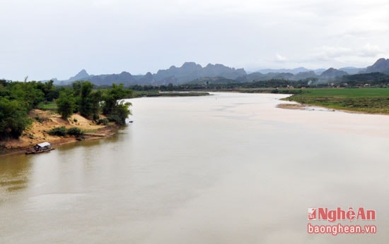 Sông Lam và nhiều sông suối khác chảy qua địa bàn nên ở huyện Anh Sơn luôn tiềm ẩn nguy cơ đuối nước, đặc biệt là với trẻ nhỏ.