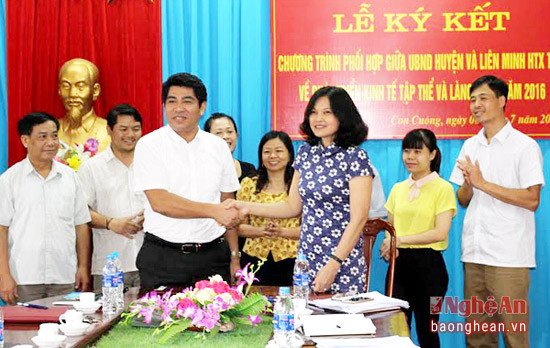 Lễ ký kết chương trình phối hợp giữa Liên minh HTX Tỉnh và UBND huyện Con Cuông.