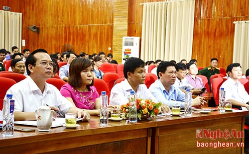 Các đại biểu dự hội nghị.