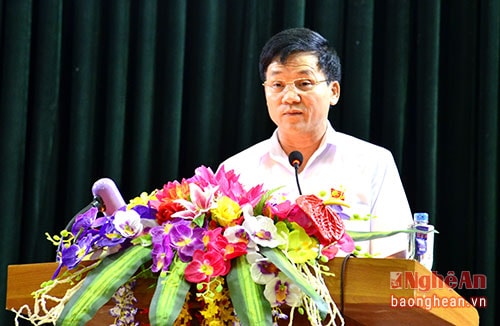 Ông Trần Văn Mão thông báo kết quả kỳ họp thứ I, Quốc hội khóa XIV với cử tri Thanh Chương.