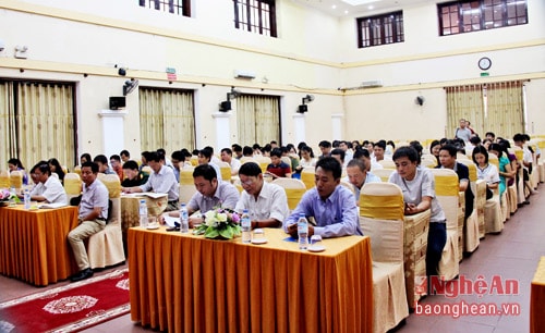 Các hội viên Hội Nhà báo tỉnh tham dự Hội nghị.