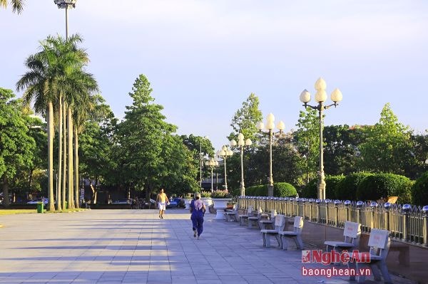Nắng sớm phố Vinh.