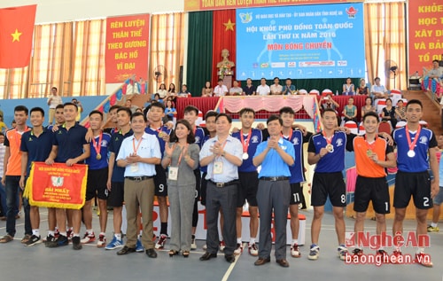 Thành công ở cả 2 giải nam, nữ, đoàn Nghệ An giành ngôi nhất toàn đoàn ở môn bóng chuyền.