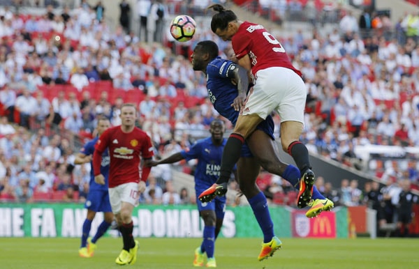 ibrahimovic-ghi-ban-quyet-dinh-man-utd-doat-sieu-cup-anh-page-2-1