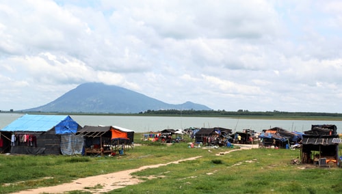 nghin-viet-kieu-song-ven-ho-dau-tieng