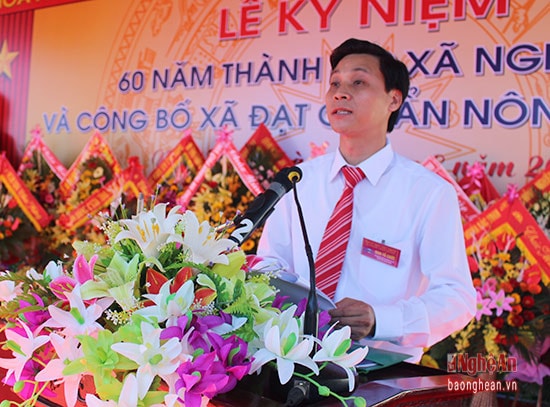 Ông Khiêm - Chủ tịch UBND xã Nghi Kim đọc diễn văn kỷ niệm 60 năm thành lập  xã
