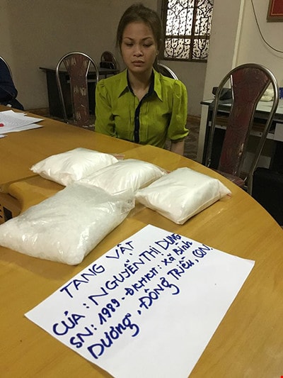 Nữ quái vận chuyển 4 kg ma túy tổng hợp tại cơ quan CSĐT.