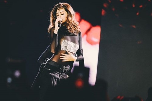 Selena Gomez ngày càng cuốn hút và gợi cảm - ảnh 12