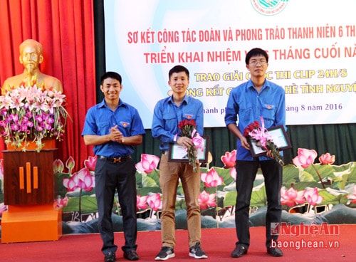 Trao giải Nhì cho các tác giả Đức Anh, tác phẩm 