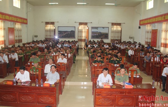 Toàn cảnh buổi tiếp xúc cử tri: Ảnh: Tiến Hùng.