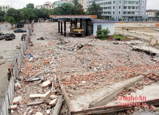 Dự án Trung tâm thương mại, văn phòng cho thuê, nhà ở và chung cư (Saigon Sky) giai đoạn 2 do Công ty CP Đầu tư và Phát triển miền Trung làm chủ đầu tư tại số 26, đường Nguyễn Thái Học, phường Đội Cung, TP Vinh được khởi công vào ngày 24/6/2016.