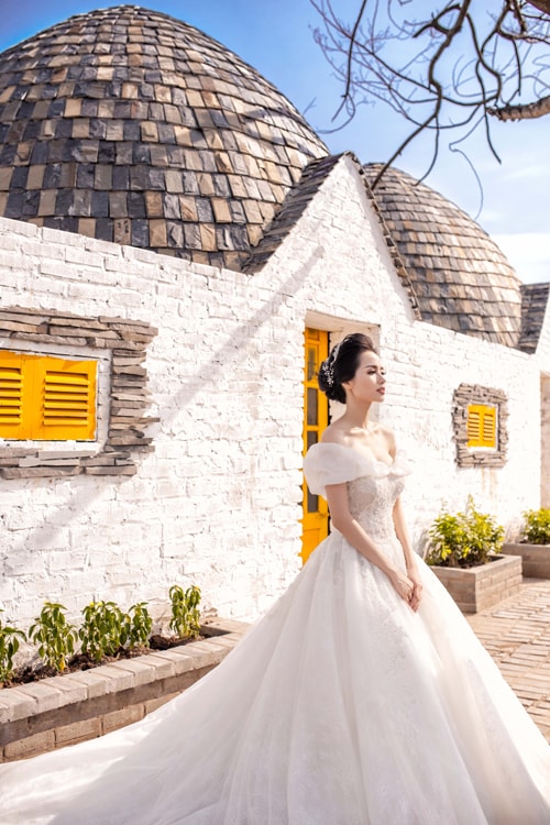 'Gái một con' Tâm Tít đẹp mong manh khi làm cô dâu