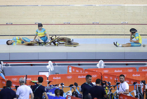  Các nữ VĐV đua xe đạp lòng chảo của Australia gặp tai nạn trong lúc tập luyện.