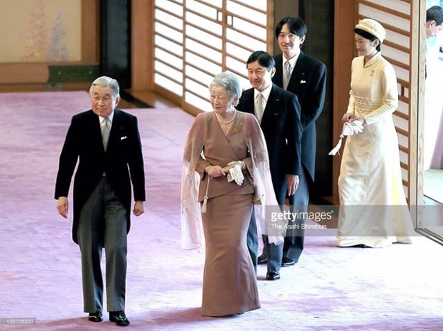 Trong các chuyến công du, bà Michiko luôn sát cánh cùng chồng. (ảnh: Getty).