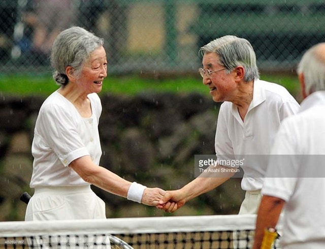 Những lúc rảnh rỗi, họ vẫn cùng nhau chơi tennis- môn thể thao đã đưa 2 người đến với nhau từ 59 năm về trước. (ảnh: Getty).